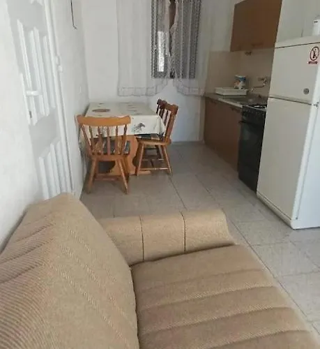 Katarina 로고즈니차